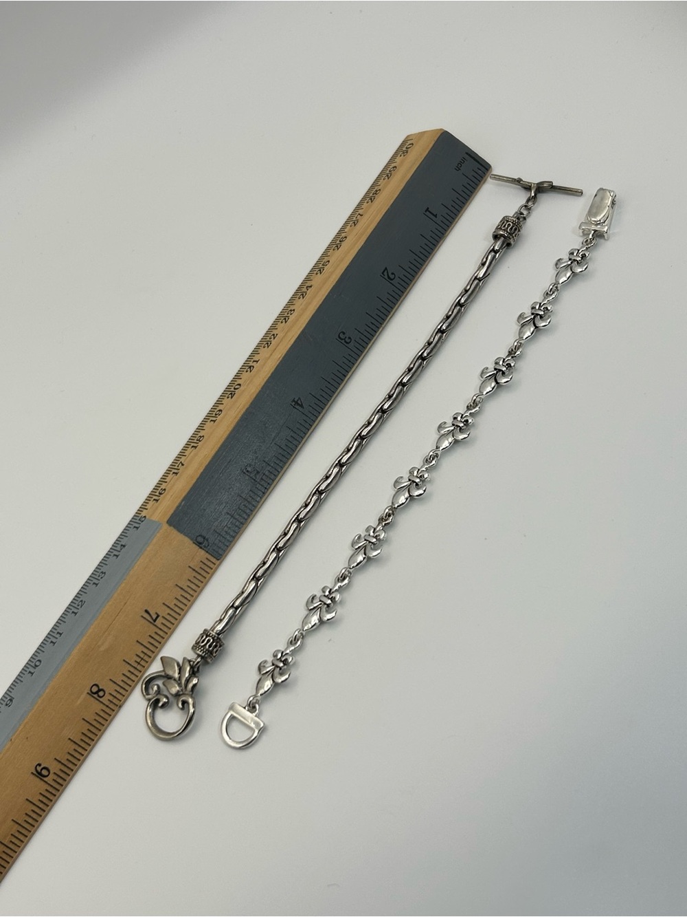 Silver-tone Bracelet Pair of 2 Fleur de Lis Link Leaf Charm Toggle Bracelet - Picture 8 of 9